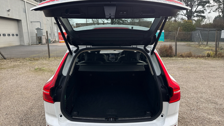 Volvo XC60 2.0 B5P Plus Dark 5dr AWD Geartronic Petrol Estate